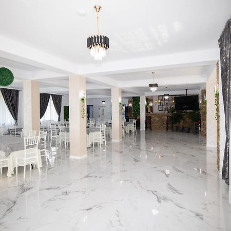 Rem Garden Hotel Novaci-Străini Екстериор снимка