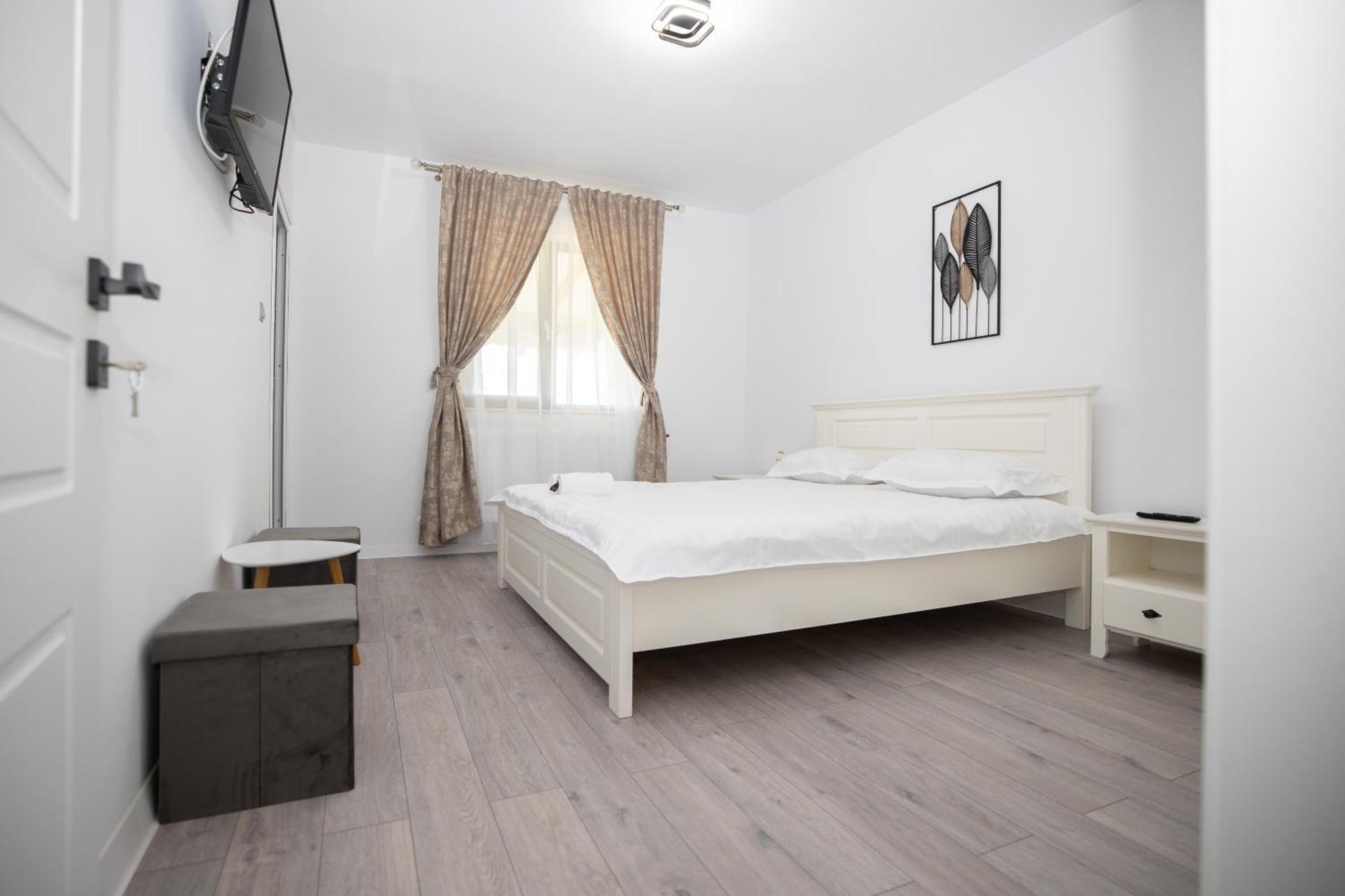 Rem Garden Hotel Novaci-Străini Екстериор снимка