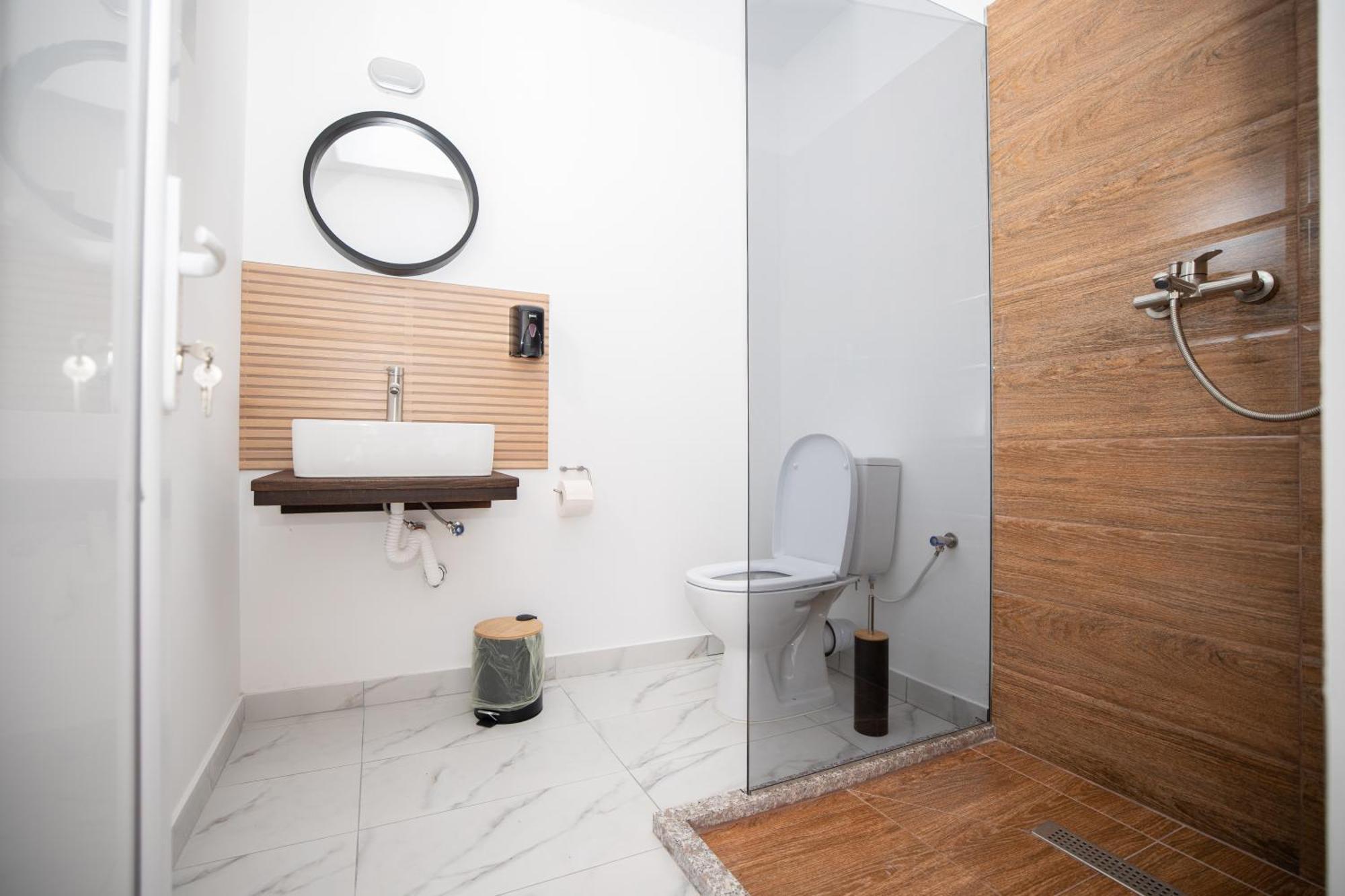 Rem Garden Hotel Novaci-Străini Екстериор снимка