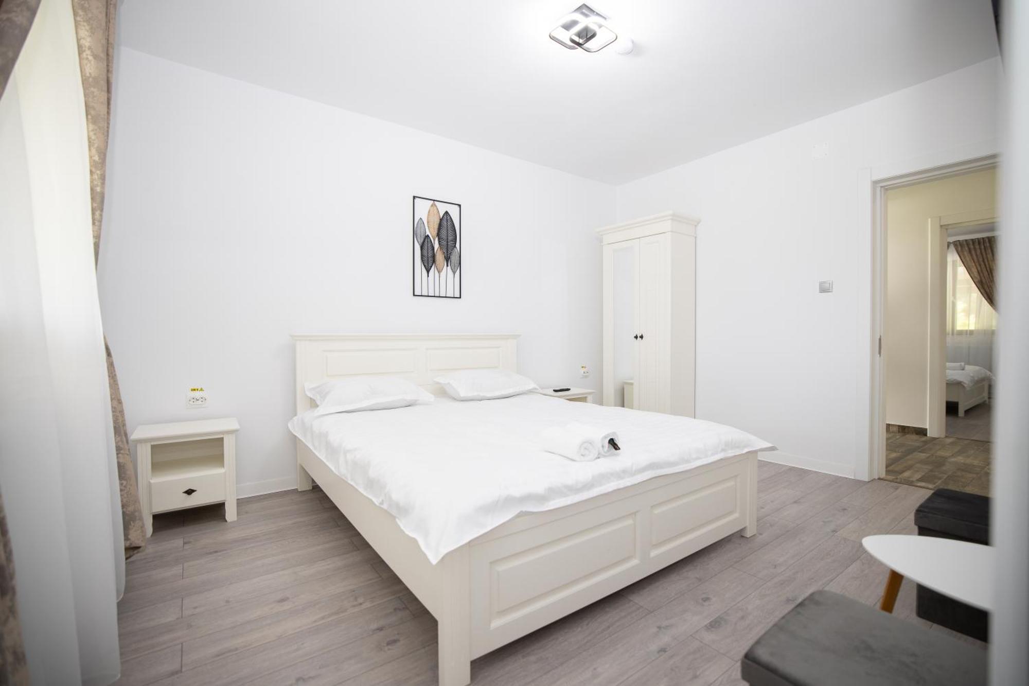 Rem Garden Hotel Novaci-Străini Екстериор снимка