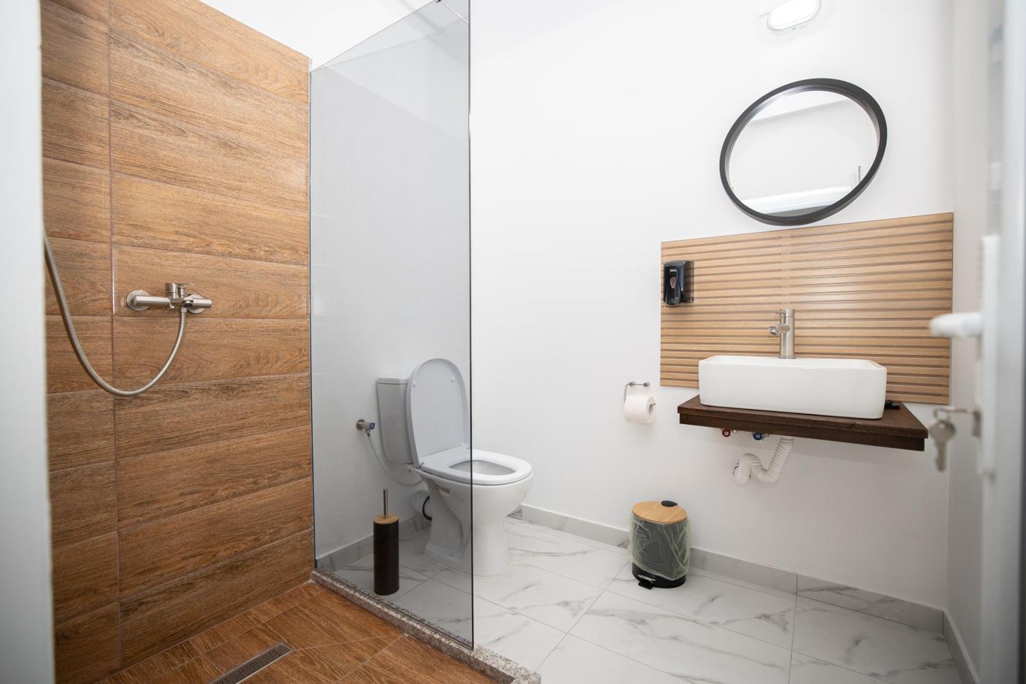 Rem Garden Hotel Novaci-Străini Екстериор снимка